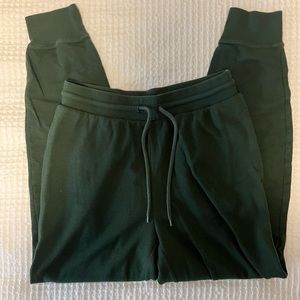 Aritzia Sunday Best Joggers, Size M